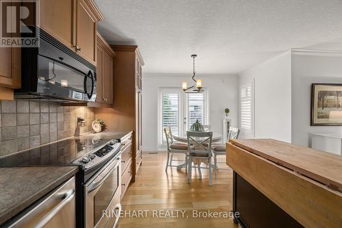 1697 Healy Road, London, ON - Indoor Photo Showing Kitchen With Upgraded Kitchen