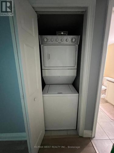 401 - 64 Frederick Drive, Guelph, ON - Indoor Photo Showing Laundry Room