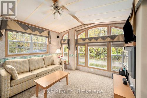 33825 Harmony Road, North Middlesex, ON - Indoor Photo Showing Living Room