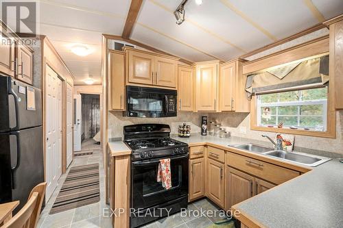 33825 Harmony Road, North Middlesex (Parkhill), ON - Indoor Photo Showing Kitchen With Double Sink