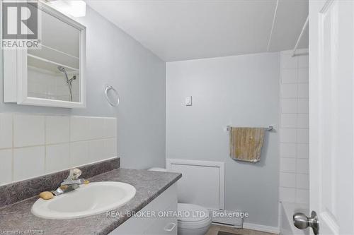 58 Fifth Avenue, Kitchener, ON - Indoor Photo Showing Bathroom