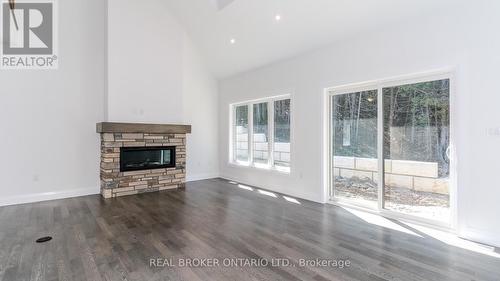 124 Beacon Drive, Blue Mountains, ON - Indoor Photo Showing Living Room With Fireplace