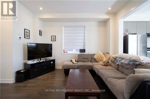 15 Monteith Drive, Brantford, ON - Indoor Photo Showing Living Room