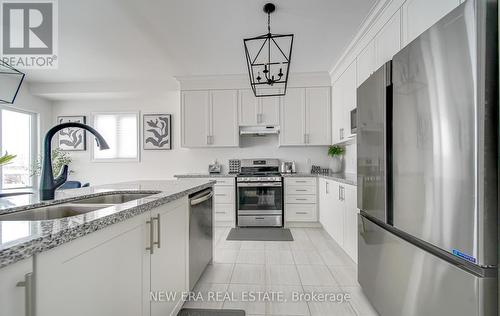 13 Mccrae Crescent, Kawartha Lakes, ON - Indoor Photo Showing Kitchen With Double Sink With Upgraded Kitchen