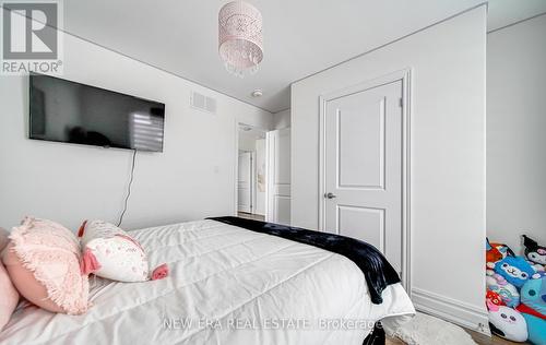 13 Mccrae Crescent, Kawartha Lakes, ON - Indoor Photo Showing Bedroom