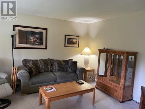 3907 Blair Road, Texada Island, BC - Indoor Photo Showing Living Room