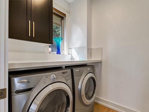 253 Dormie Place, Vernon, BC - Indoor Photo Showing Laundry Room