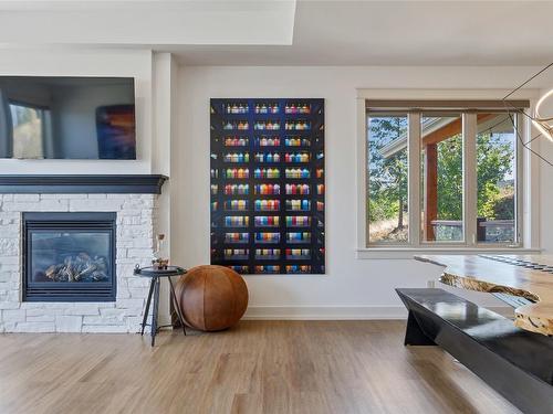 253 Dormie Place, Vernon, BC - Indoor Photo Showing Living Room With Fireplace