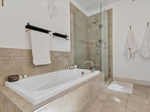 253 Dormie Place, Vernon, BC - Indoor Photo Showing Bathroom