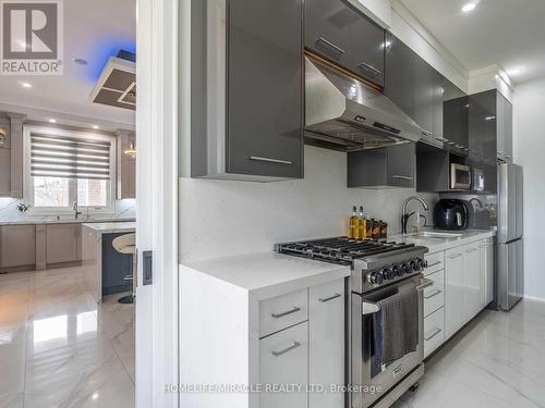 11086 Winston Churchill Boulevard, Halton Hills, ON - Indoor Photo Showing Kitchen With Upgraded Kitchen