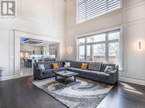 11086 Winston Churchill Boulevard, Halton Hills, ON - Indoor Photo Showing Living Room