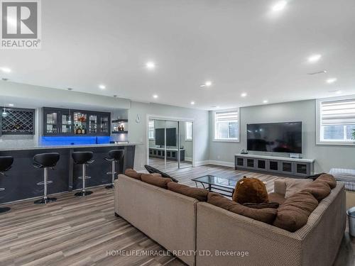 11086 Winston Churchill Boulevard, Halton Hills, ON - Indoor Photo Showing Living Room