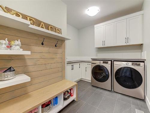 450 Windhover Court, Kelowna, BC - Indoor Photo Showing Laundry Room
