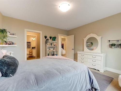 450 Windhover Court, Kelowna, BC - Indoor Photo Showing Bedroom