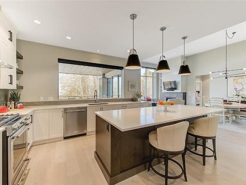 450 Windhover Court, Kelowna, BC - Indoor Photo Showing Kitchen With Upgraded Kitchen