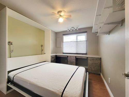 56-2180 Fletcher Avenue, Armstrong, BC - Indoor Photo Showing Bedroom