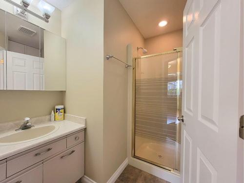 56-2180 Fletcher Avenue, Armstrong, BC - Indoor Photo Showing Bathroom