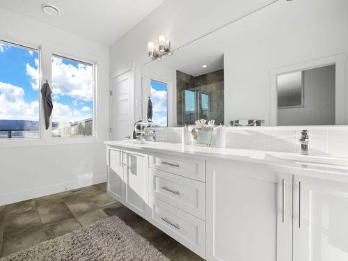1474 Summer Crescent, Kelowna, BC - Indoor Photo Showing Bathroom