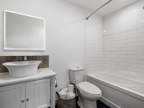 1474 Summer Crescent, Kelowna, BC - Indoor Photo Showing Bathroom