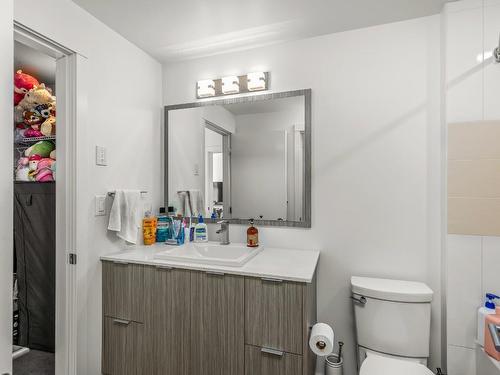 211-1800 Richter Street, Kelowna, BC - Indoor Photo Showing Bathroom