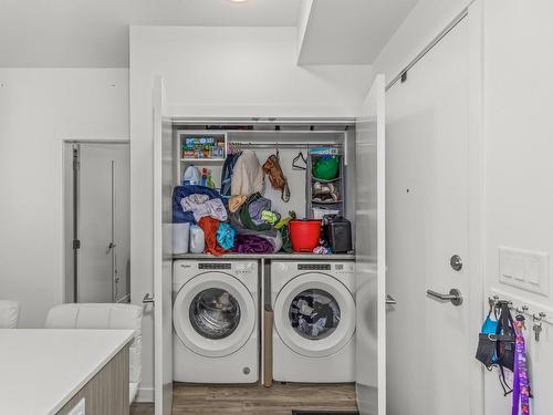 211-1800 Richter Street, Kelowna, BC - Indoor Photo Showing Laundry Room