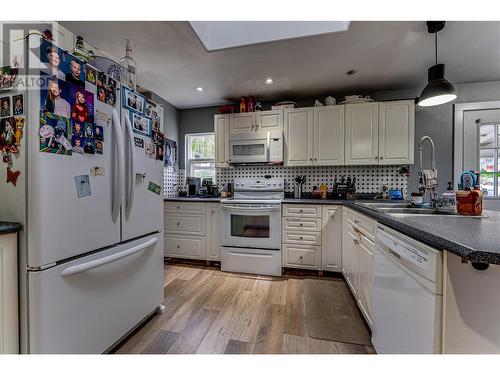 2092 Powerhouse Road, Spallumcheen, BC - Indoor Photo Showing Kitchen With Double Sink