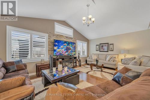 1742 Ennismore Cres, London, ON - Indoor Photo Showing Living Room