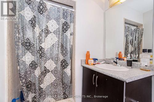 426 Queen Mary Drive, Brampton, ON - Indoor Photo Showing Bathroom