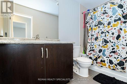 426 Queen Mary Drive, Brampton, ON - Indoor Photo Showing Bathroom