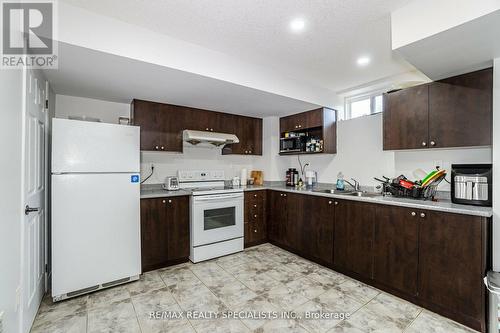 426 Queen Mary Drive, Brampton, ON - Indoor Photo Showing Kitchen With Double Sink