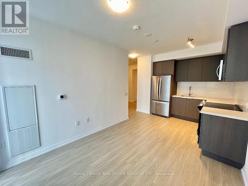 915 - 50 Dunfield Avenue, Toronto, ON - Indoor Photo Showing Kitchen
