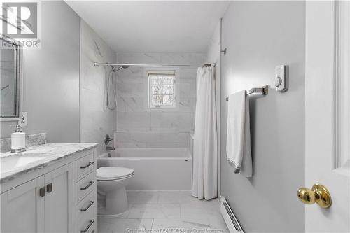 196 Sunshine Dr, Moncton, NB - Indoor Photo Showing Bathroom