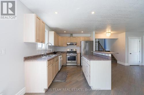 7 Glacier Trail, Tay, ON - Indoor Photo Showing Kitchen With Double Sink