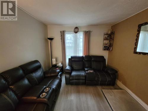 353 Wilson St, Sault Ste. Marie, ON - Indoor Photo Showing Living Room