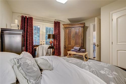 5 Jerseyville Road W, Ancaster, ON - Indoor Photo Showing Bedroom