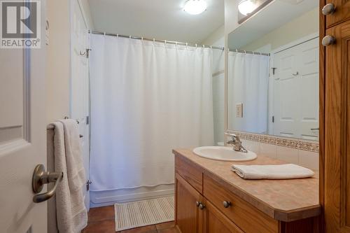 850 Railway Lane Unit# 201, Okanagan Falls, BC - Indoor Photo Showing Bathroom