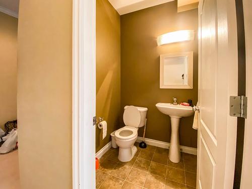 Upper Level 21639 90A Avenue, Langley, BC - Indoor Photo Showing Bathroom