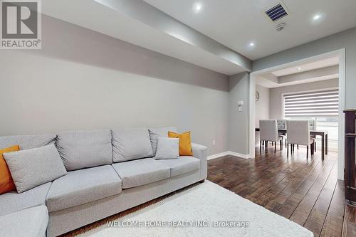 15 Caroline Carpenter Grove, Toronto, ON - Indoor Photo Showing Living Room