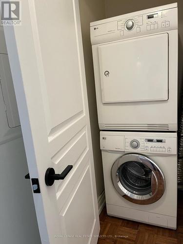 409 - 1 Balmoral Avenue, Toronto, ON - Indoor Photo Showing Laundry Room