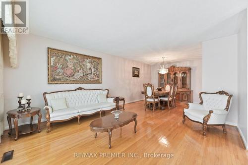 36 Broomfield Drive, Toronto, ON - Indoor Photo Showing Living Room