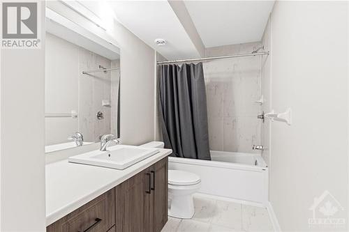 524 Lucent Street, Russell, ON - Indoor Photo Showing Bathroom