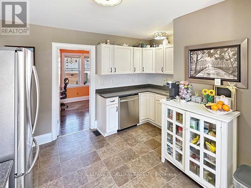 98 Karl Street, Belleville, ON - Indoor Photo Showing Kitchen