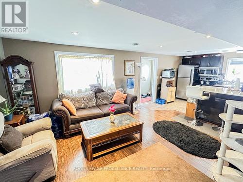 98 Karl Street, Belleville, ON - Indoor Photo Showing Living Room