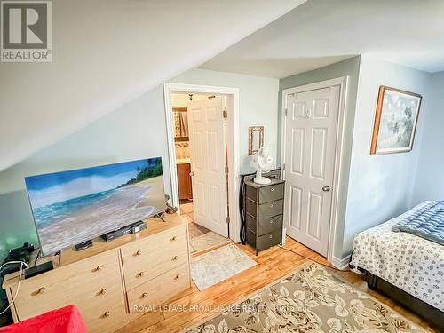 98 Karl Street, Belleville, ON - Indoor Photo Showing Bedroom