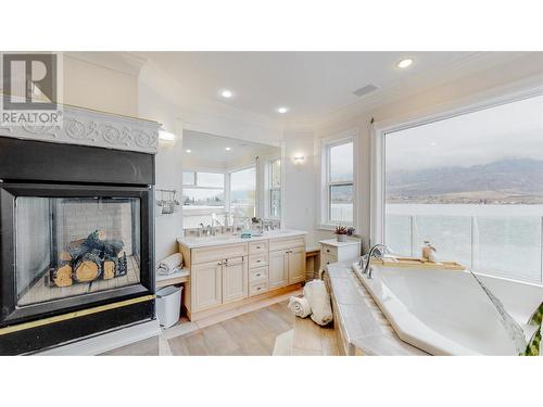 8330 22Nd Avenue, Osoyoos, BC - Indoor With Fireplace