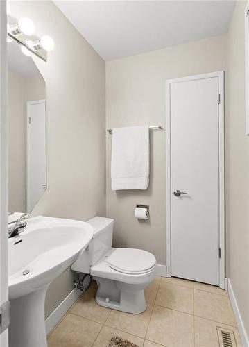 537 Charleswood Road, Winnipeg, MB - Indoor Photo Showing Bathroom