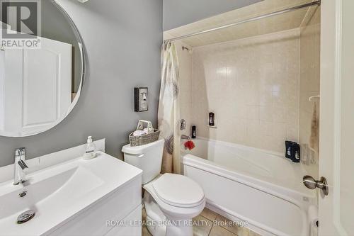 15 Cardigan Place, Hamilton, ON - Indoor Photo Showing Bathroom