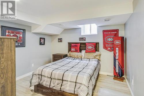 15 Cardigan Place, Hamilton, ON - Indoor Photo Showing Bedroom