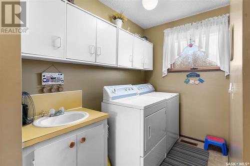 810 3Rd Street E, Watrous, SK - Indoor Photo Showing Laundry Room