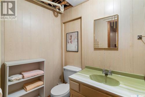 810 3Rd Street E, Watrous, SK - Indoor Photo Showing Bathroom